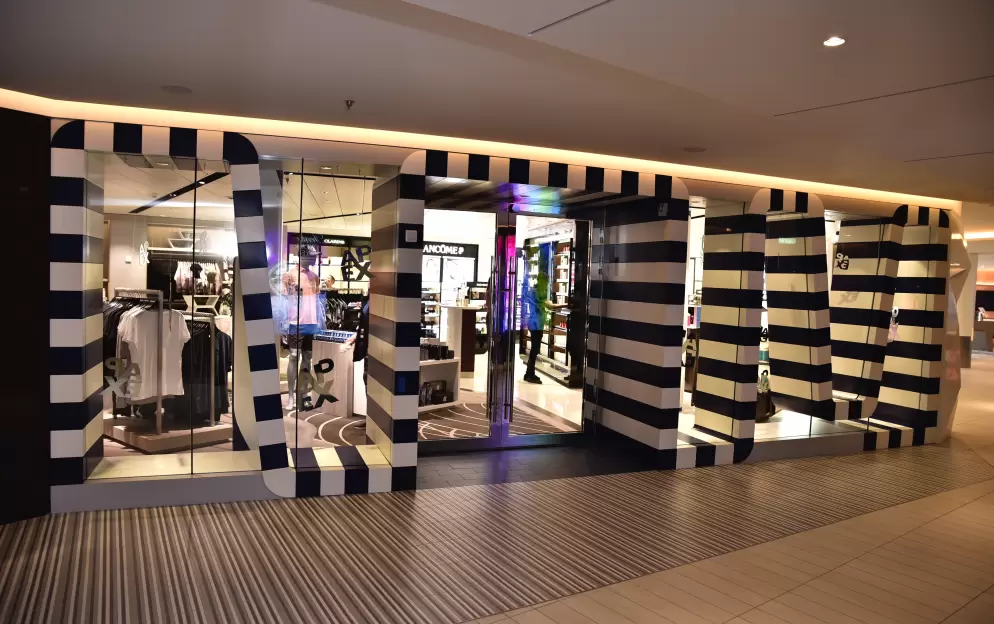 Celebrity Cruises, Celebrity Apex, Shops 1 ©CEL.jpg